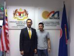 会员魏萧群与马来西亚大使合照